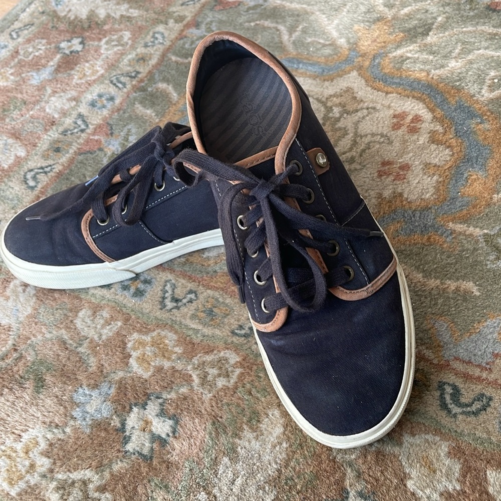 Taos Super Soul Women's Sneaker. Women’s Size 9 black and brown